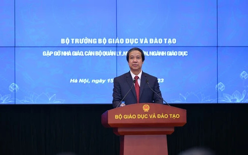 Bộ trưởng Bộ Giáo dục và Đào tạo gặp gỡ nhà giáo, cán bộ quản lý, nhân viên ngành Giáo dục